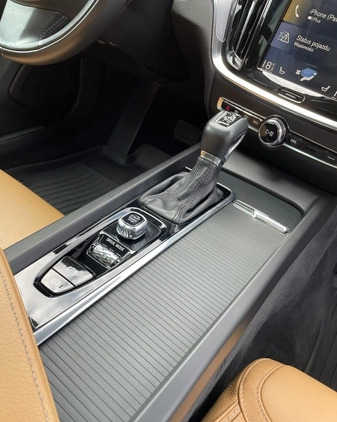 Volvo V60 Cross Country cena 122000 przebieg: 87237, rok produkcji 2019 z Białystok małe 781